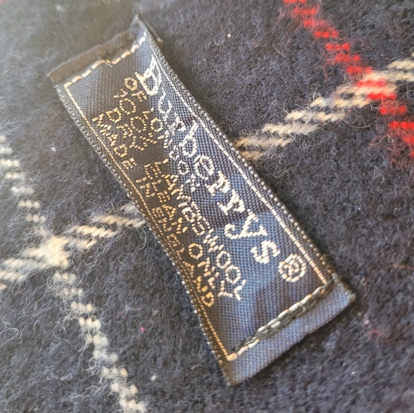 Burberrys Nova Check Unisex Scarf - Picture 3 of 3